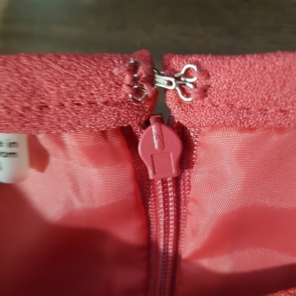 Tahari Arthur S Levine Zippered Coral Midi Skirt - Picture 7 of 12